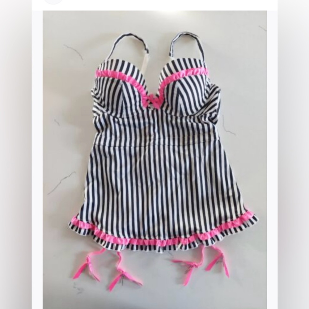New without tag Y2K rare Victoria Secret Teddy Apron with garter belt straps